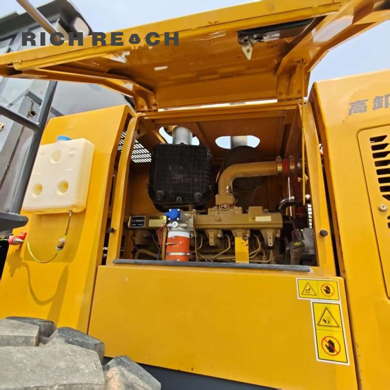 Undercarriage and chassis of a 2021 Longking 855 wheel loader, rugged machine, $23,611